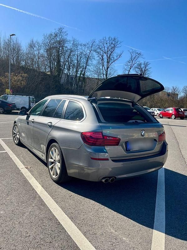 Gebraucht BMW 520 190 PS (139 kW) 2015 Grau Kombi