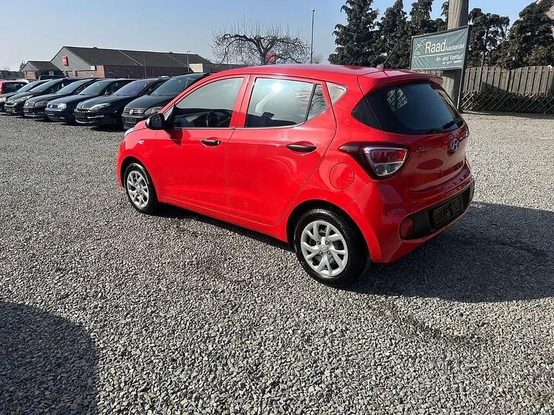 Gebraucht Hyundai i10 Select 67 PS (49 kW) 2019 Rot Kleinwagen