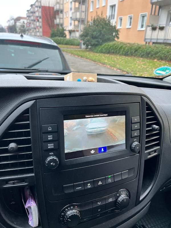 Weiß Gebraucht 2022 Mercedes Vito Van | 29.999 € (Fairer Preis) - Bild 1/4