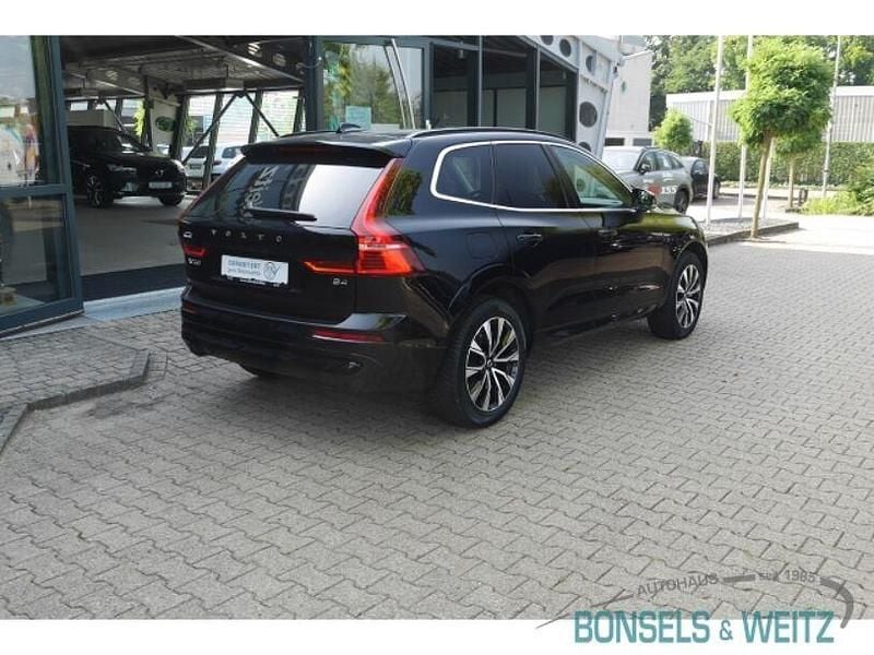 Gebraucht Volvo XC60 Core 197 PS (144 kW) 2023 Schwarz metallic SUV