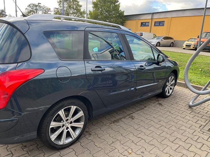 Gebraucht Peugeot 308 SW Family 120 PS (88 kW) 2012 Blau Kombi