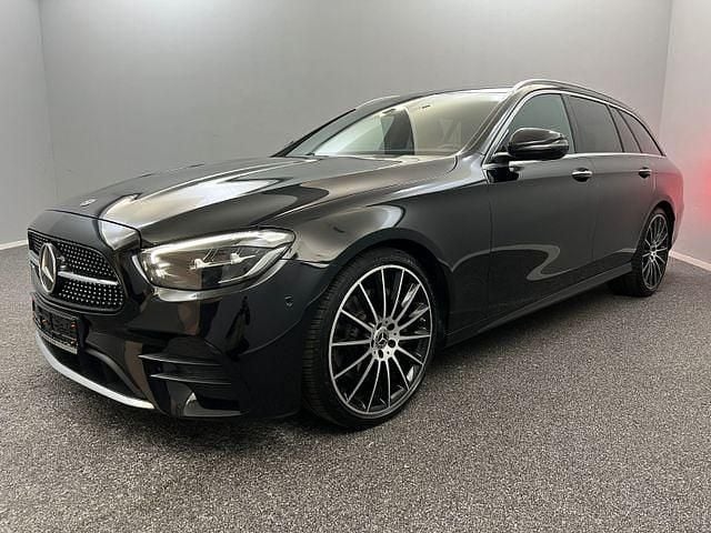Schwarz Gebraucht 2021 Mercedes E220 AMG line Kombi | 32.499 € (Guter Preis) - Bild 1/4