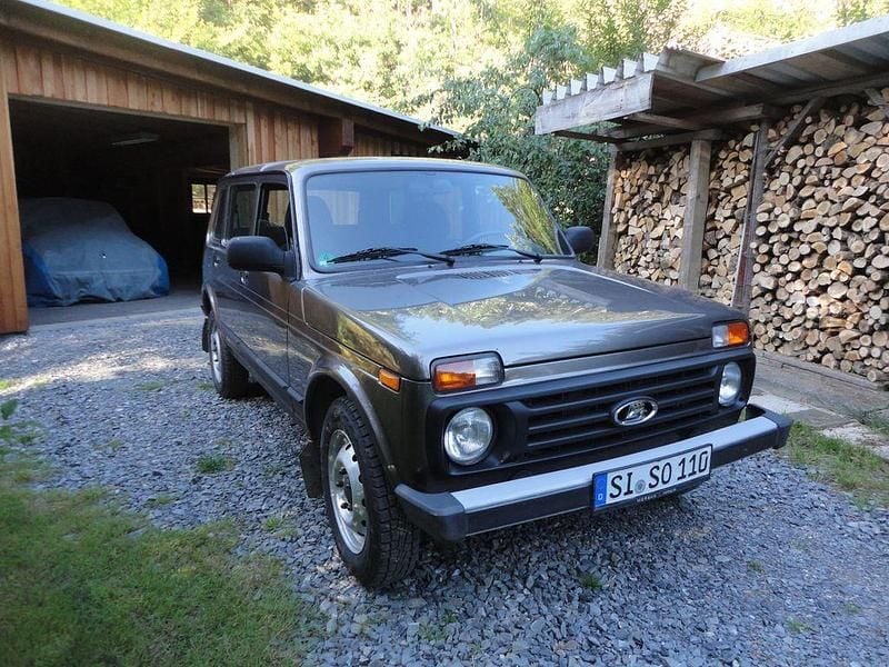 Braun Gebraucht 2017 Lada niva SUV | 12.250 € (Guter Preis) - Bild 1/4