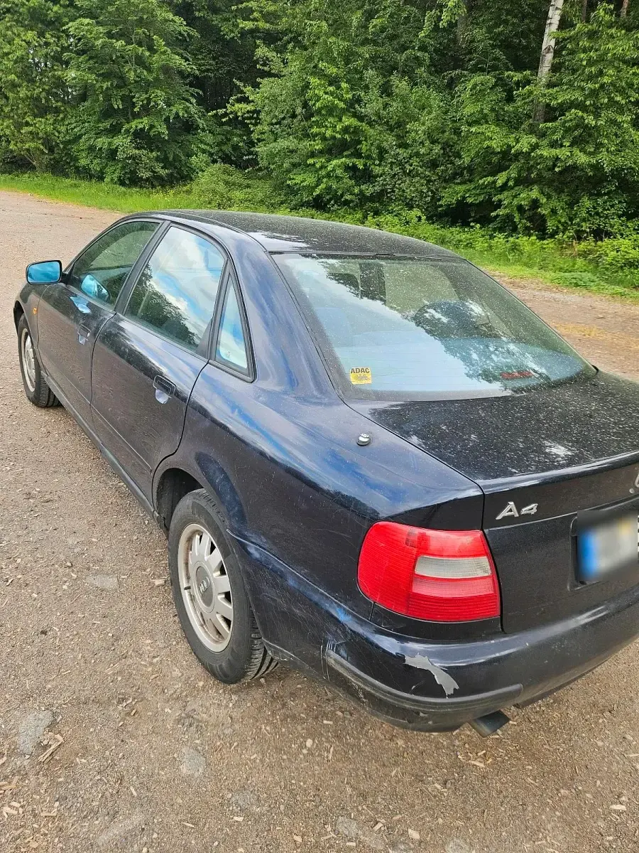 Używany Audi A4 125 KM (91 kW) 1997 Niebieski Sedan/Limuzyna