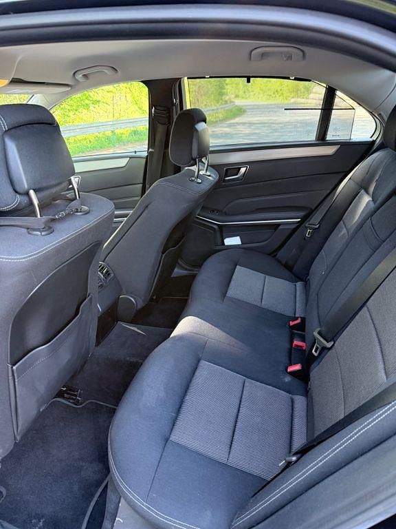 Gebraucht Mercedes E220 Edition 170 PS (125 kW) 2014 Schwarz Limousine