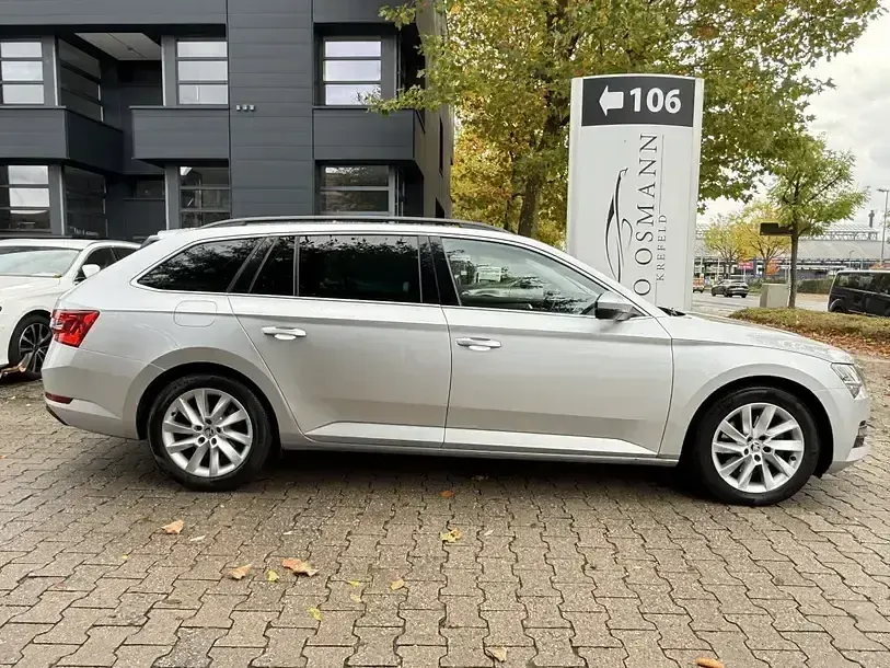 Gebraucht Skoda Superb Ambition 200 PS (147 kW) 2022 Silber Kombi