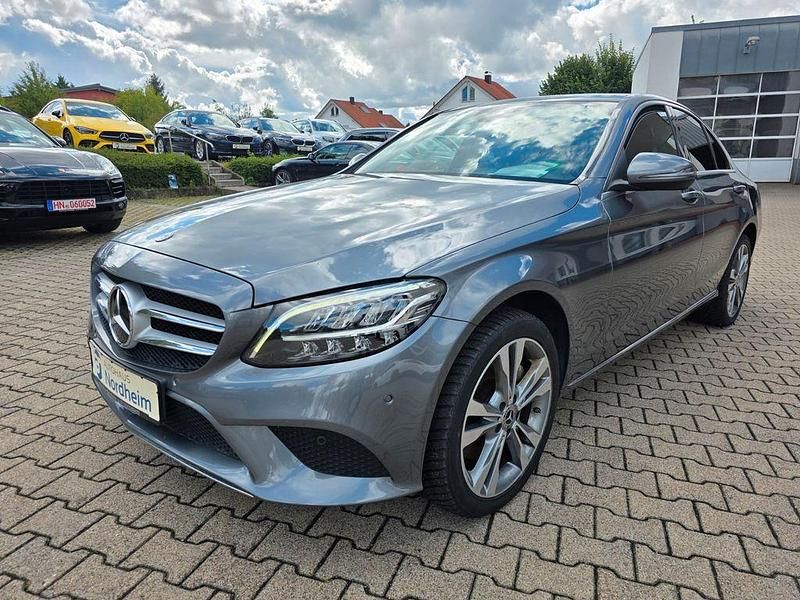 Selenitgrau metalliclack Gebraucht 2020 Mercedes C300 Limousine | 26.990 € (Guter Preis) - Bild 1/4