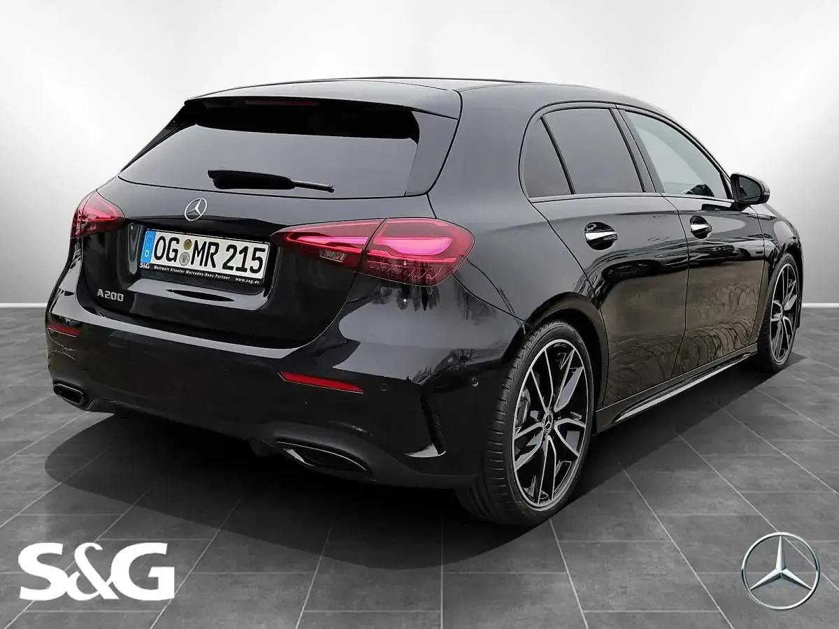Gebraucht Mercedes A200 AMG 163 PS (119 kW) 2026 Metalliclack kosmosschwarz Limousine
