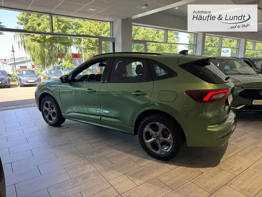 Neu Ford Kuga ST-Line X 242 PS (177 kW) 2026 Grün SUV