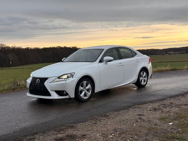 Gebraucht Lexus IS300h Sport Line 223 PS (164 kW) 2015 Weiß Limousine