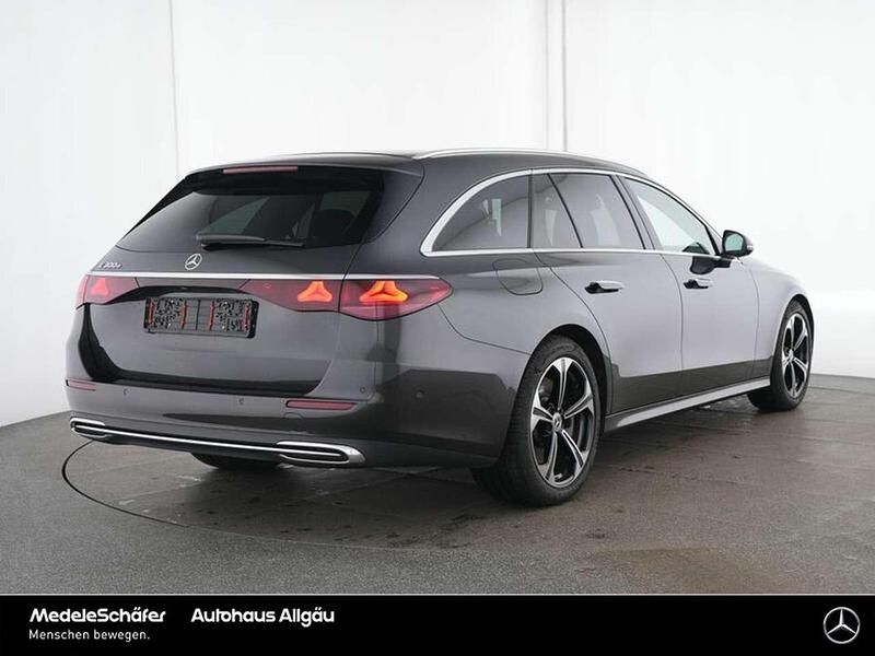 Gebraucht Mercedes E300 Avantgarde 313 PS (230 kW) 2024 Lack graphitgrau Kombi