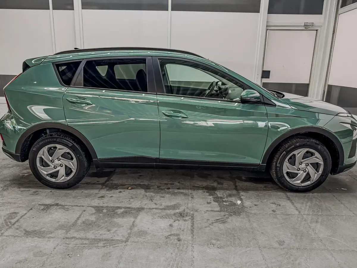 Neu Hyundai Bayon Comfort 77 PS (56 kW) 2025 Mangrove green mg2 SUV