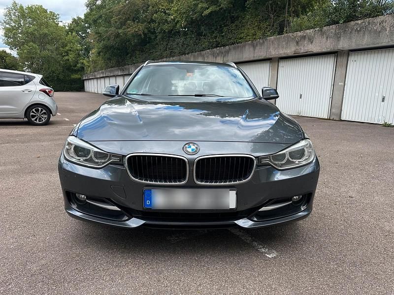 Grau Gebraucht 2014 BMW 318 Advantage Kombi | 8.000 € (Superpreis) - Bild 1/4