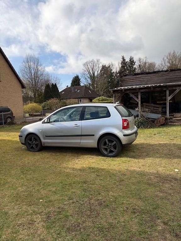 Gebraucht VW Polo Basis 54 PS (39 kW) 2002 Silber Limousine