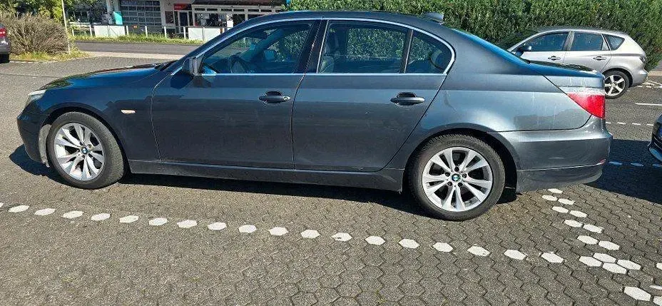 Gebraucht BMW 525 218 PS (160 kW) 2008 Grau Limousine
