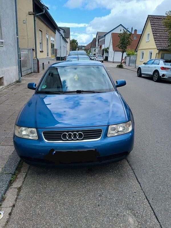 Gebraucht Audi A3 Ambiente 102 PS (75 kW) 2001 Blau Kleinwagen