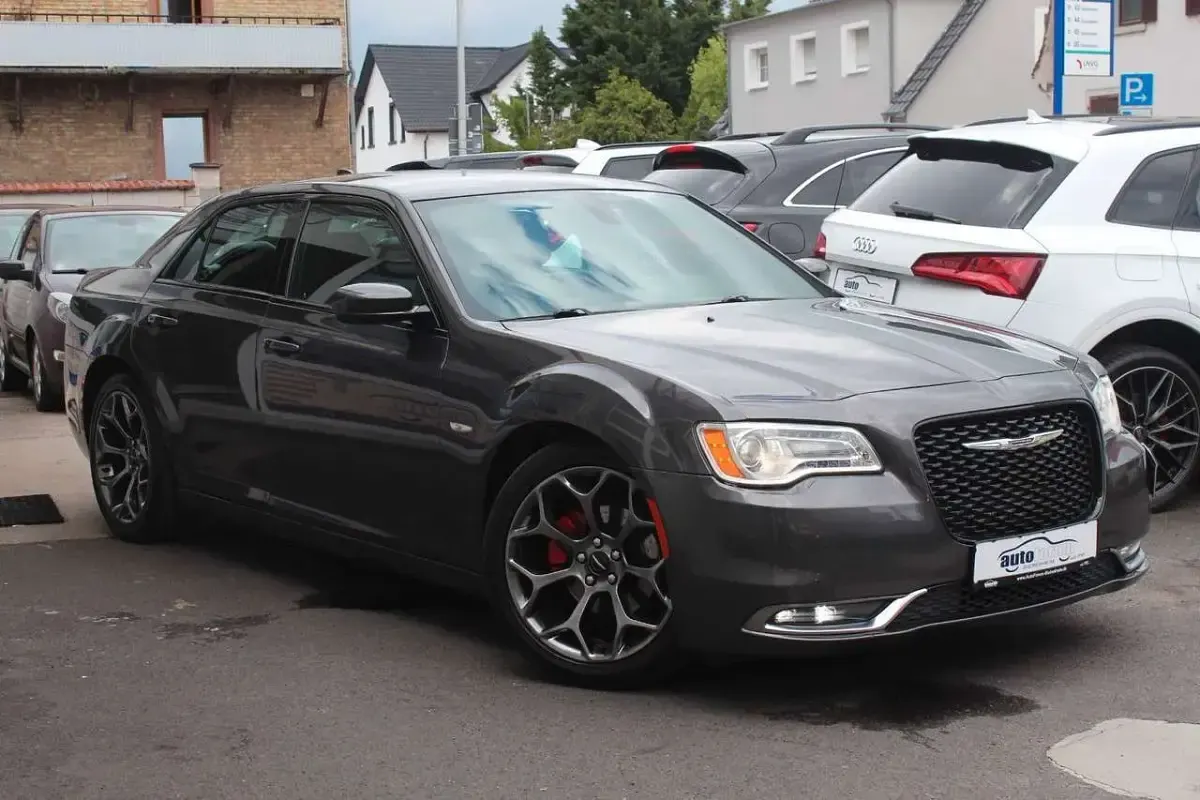 Usado Chrysler 300C 305 CV (224 kW) 2015 Gris Berlina