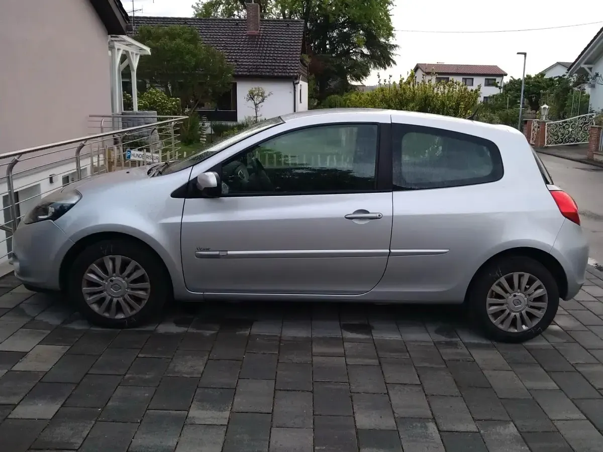 Gebraucht Renault Clio 55 PS (40 kW) 2011 Silber Kleinwagen