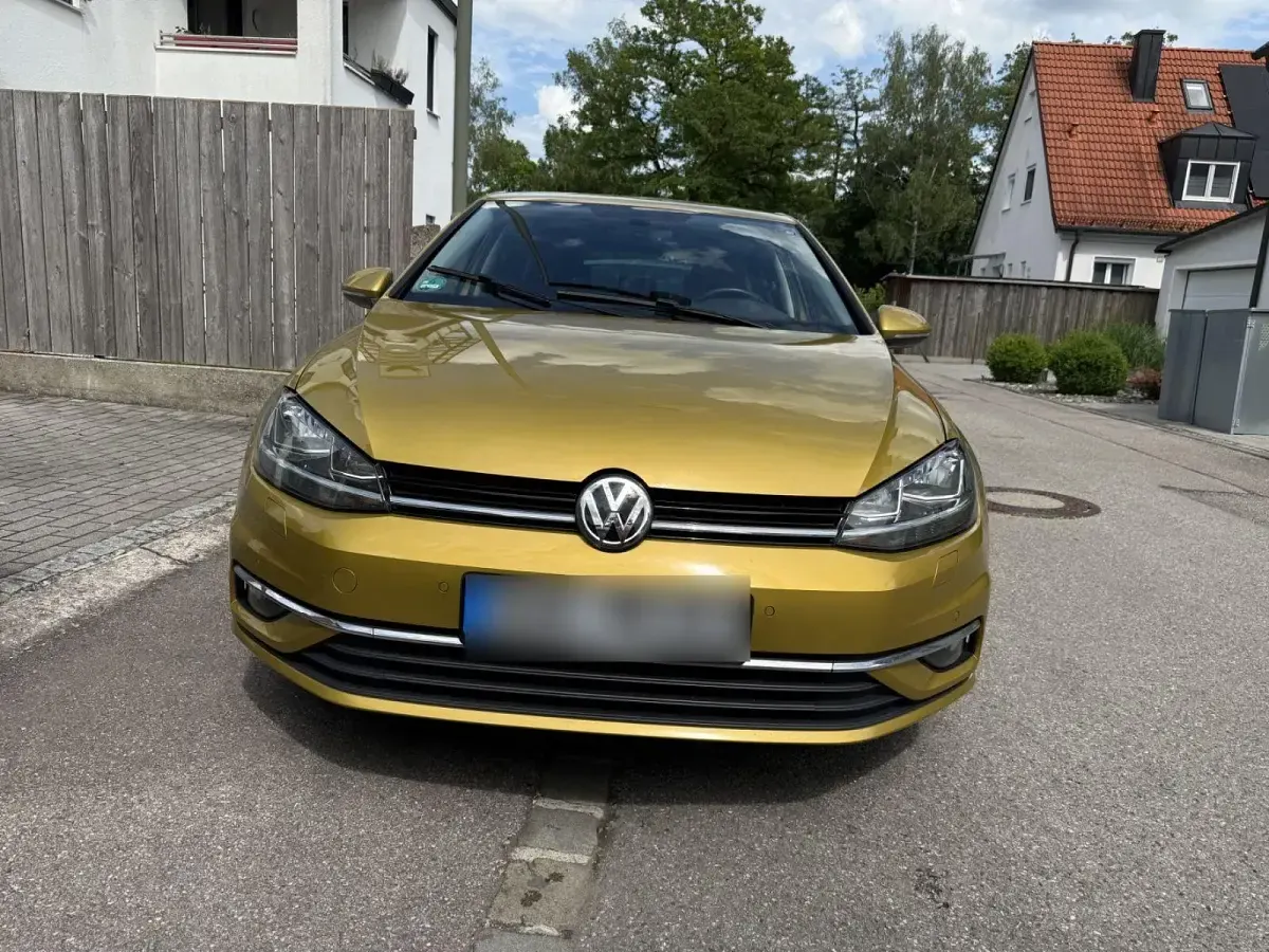 Gebraucht VW Golf VII Edition 125 PS (91 kW) 2017 Gold Kombi