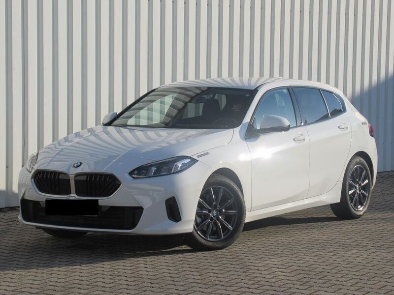 Weiß Gebraucht 2024 BMW 120 Sport Line Kleinwagen | 32.400 € (Guter Preis) - Bild 1/4