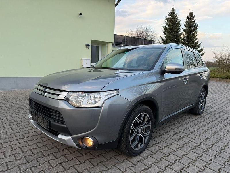 Gebraucht Mitsubishi Outlander 150 PS (110 kW) 2015 Grau SUV
