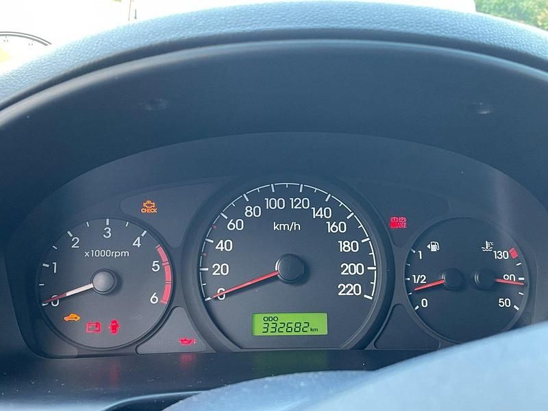 Gebraucht Hyundai H-1 170 PS (125 kW) 2008 Weiß Van / Kleinbus