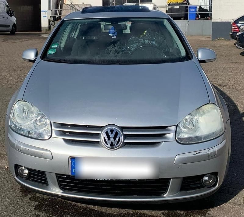 Silber Gebraucht 2004 VW Golf V Comfortline Limousine | 1.100 € (Superpreis) - Bild 1/4