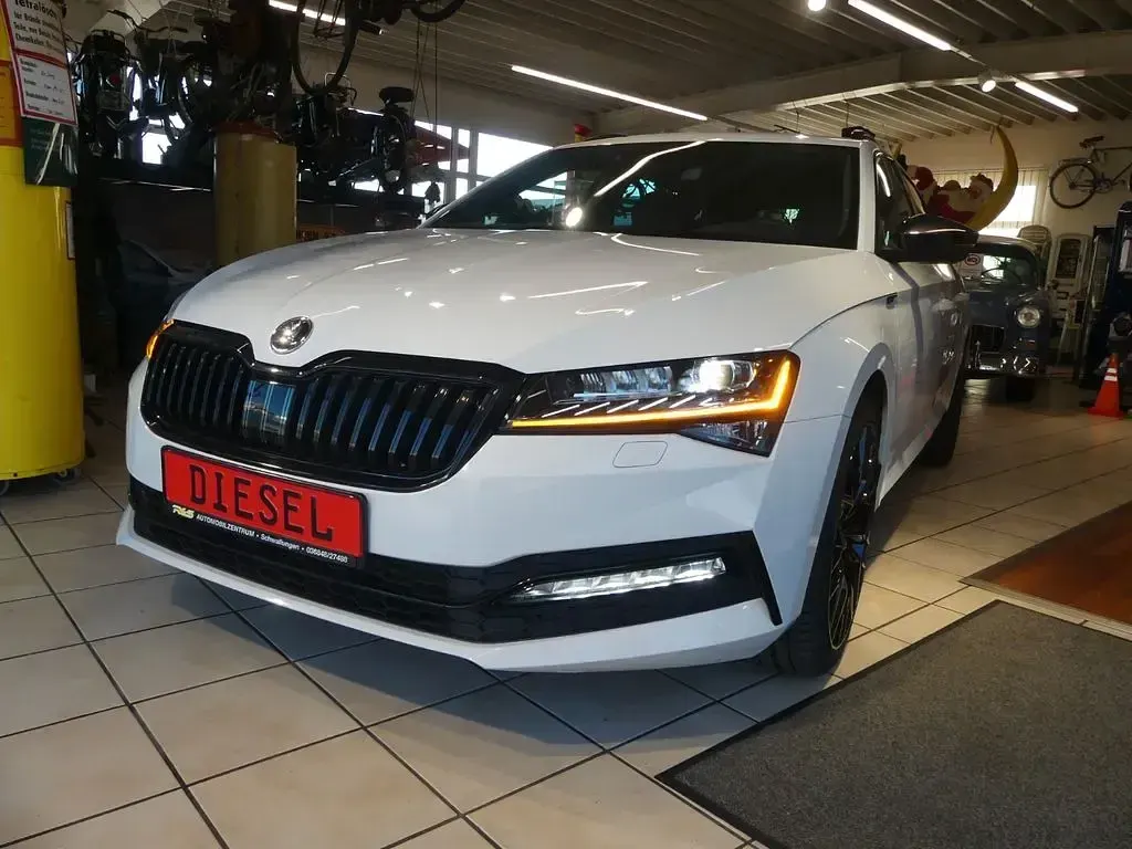 Gebraucht Skoda Superb SportLine 190 PS (139 kW) 2020 Weiß Kombi