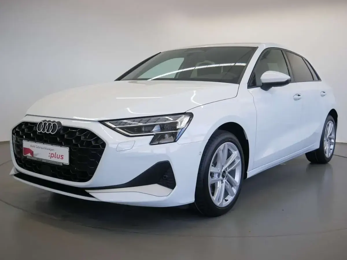 Gebraucht Audi A3 Advanced 150 PS (110 kW) 2025 Gletscherweiss metallic Limousine