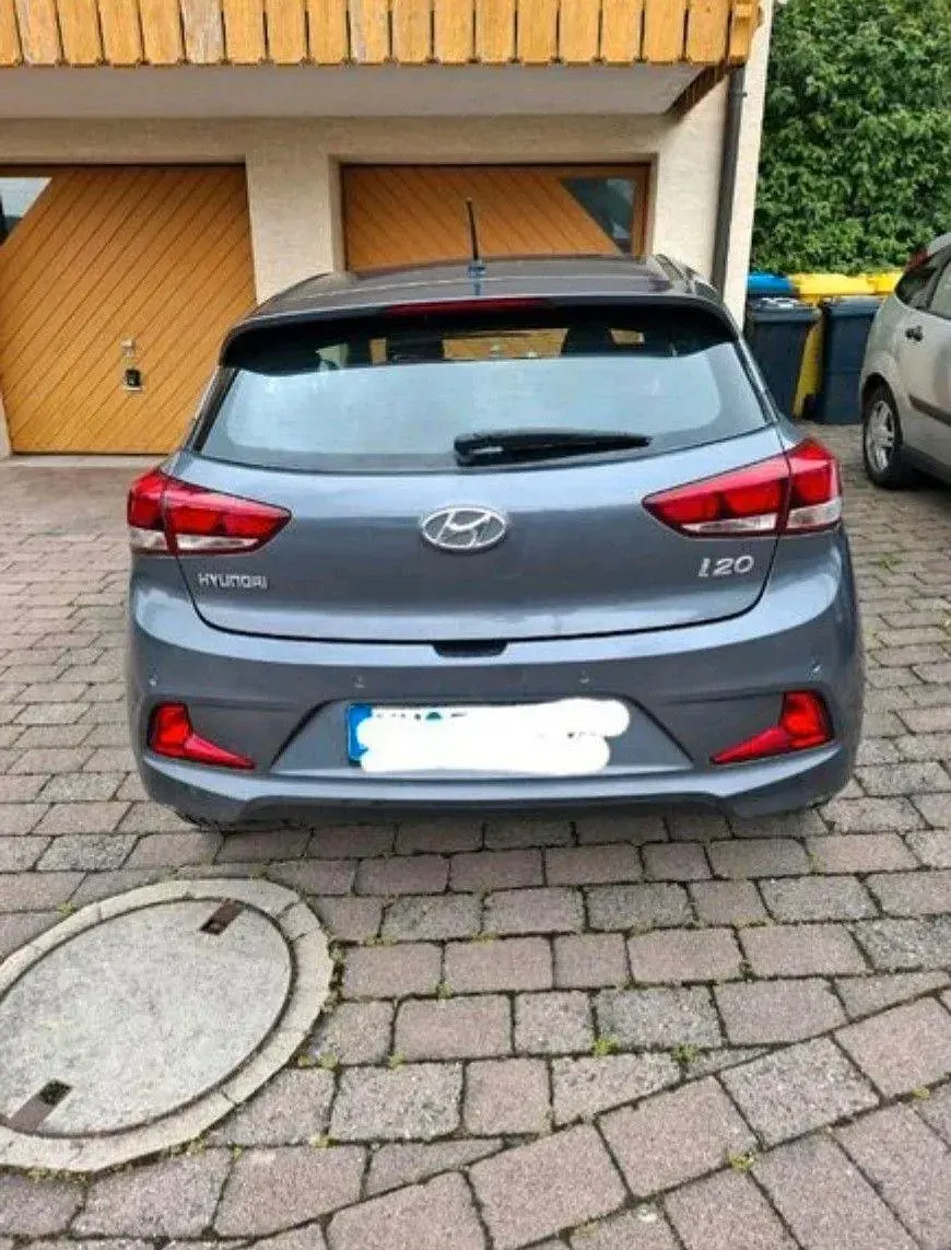 Gebraucht Hyundai i20 Trend 101 PS (74 kW) 2016 Grau Coupé