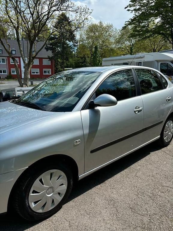 Gebraucht Seat Cordoba 75 PS (55 kW) 2003 Silber Limousine