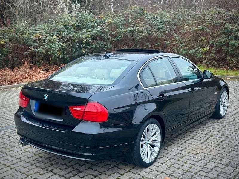 Gebraucht BMW 325 Exclusive 286 PS (210 kW) 2011 Schwarz Limousine