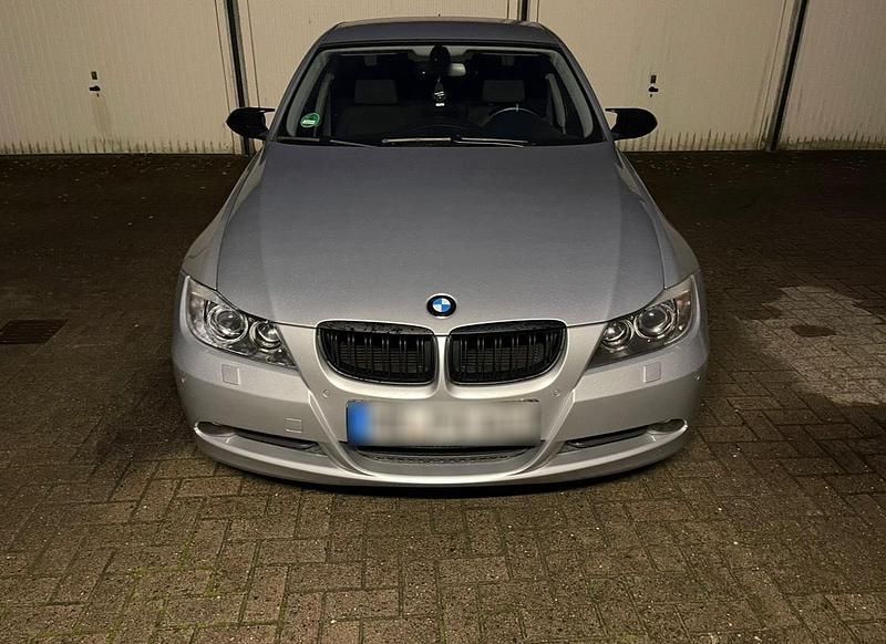 Gebraucht BMW 318 129 PS (94 kW) 2006 Silber Limousine