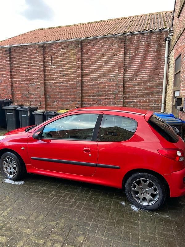 Gebraucht Peugeot 206+ 2011 Rot Kleinwagen