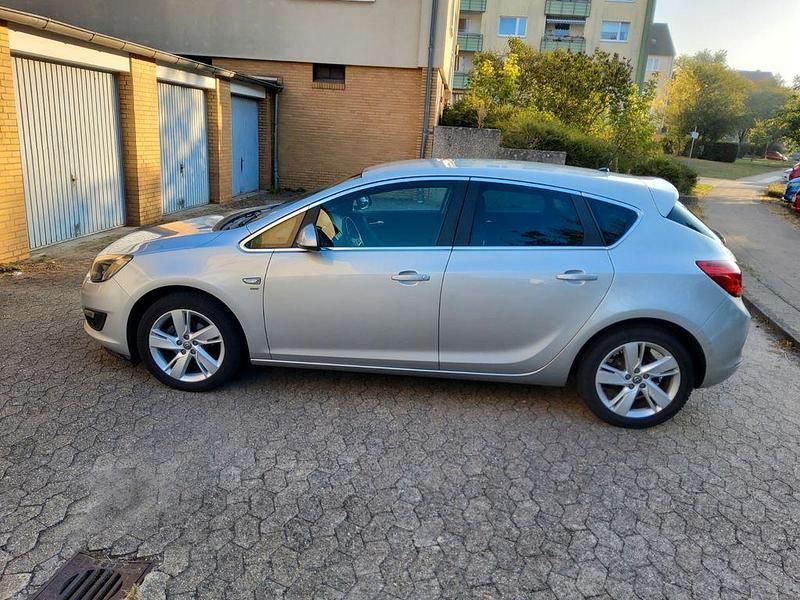 Silber Gebraucht 2014 Opel Astra Energy Limousine | 5.950 € (Guter Preis) - Bild 1/4