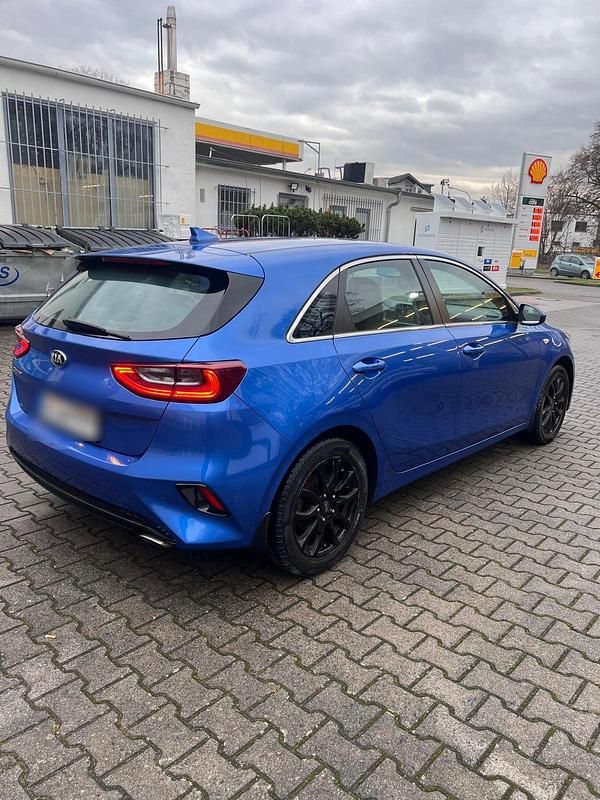 Gebraucht Kia Ceed Turbo 140 PS (102 kW) 2019 Blau Kleinwagen