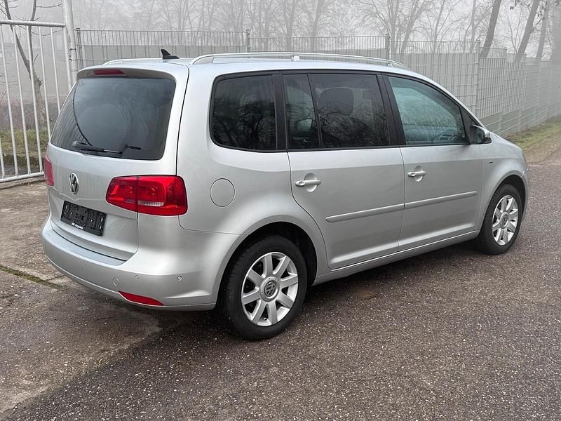 Gebraucht VW Touran Cup 105 PS (77 kW) 2014 Silber Van / Kleinbus