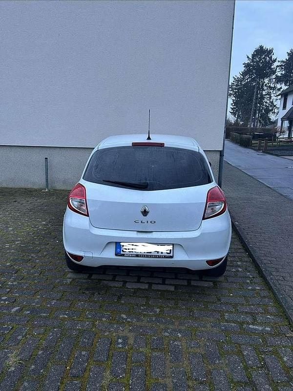 Gebraucht Renault Clio II Dynamique 75 PS (55 kW) 2009 Limousine