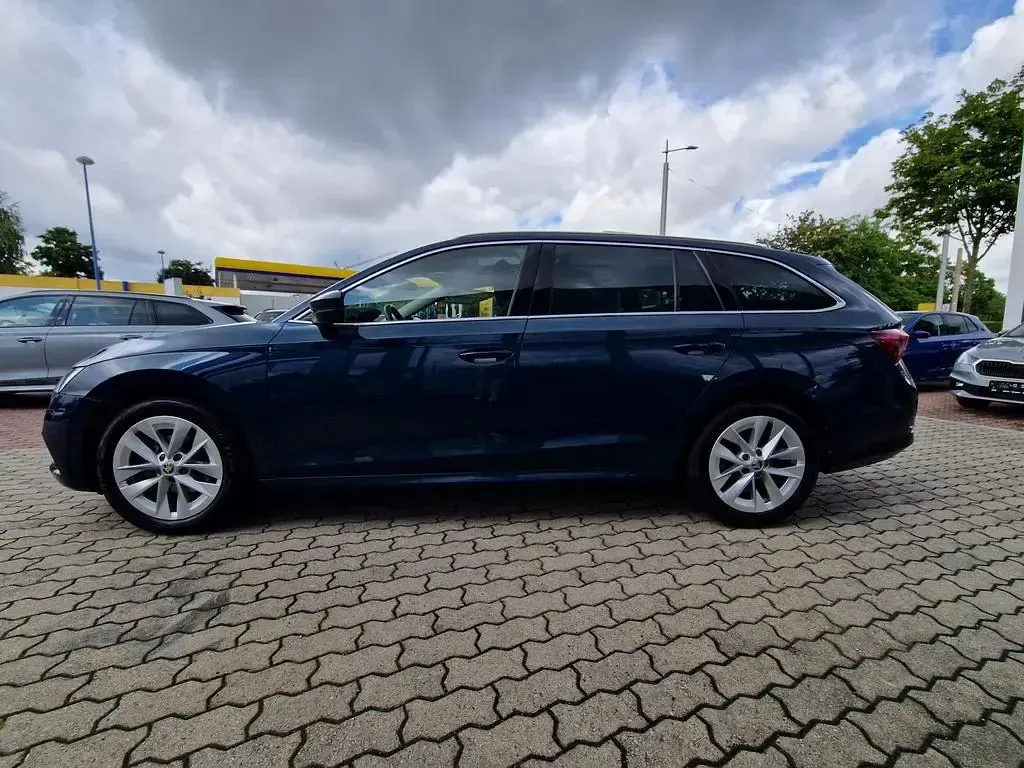 Gebraucht Skoda Octavia 150 PS (110 kW) 2023 Lavablau metallic Limousine