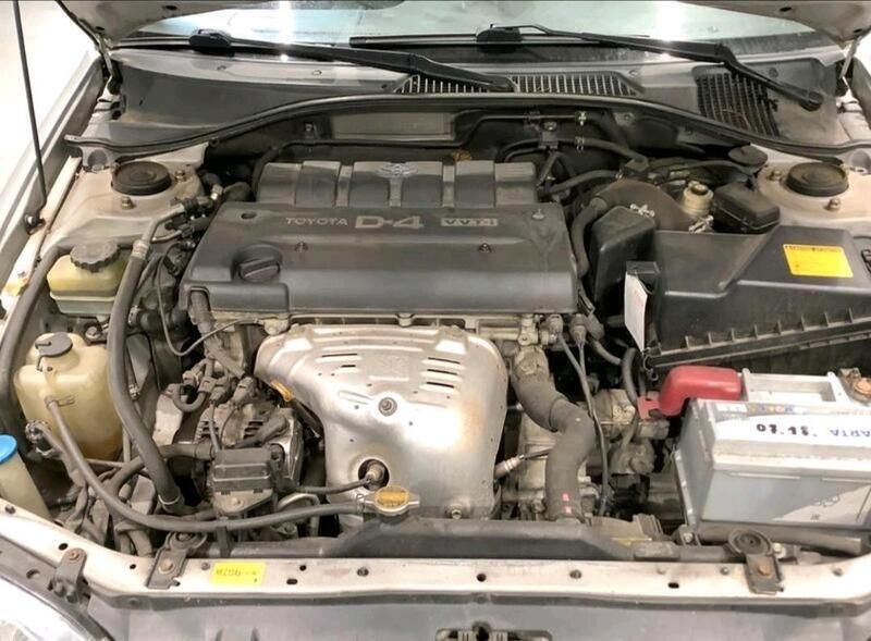 Gebraucht Toyota Avensis Sol 150 PS (110 kW) 2002 Silber Kleinwagen