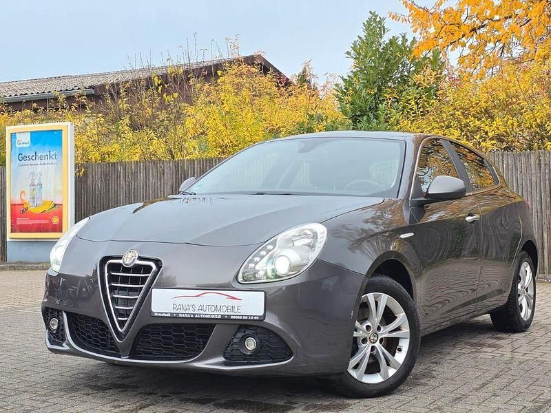 Grau Gebraucht 2013 Alfa Romeo Giulietta Turismo Limousine | 6.700 € (Fairer Preis) - Bild 1/4