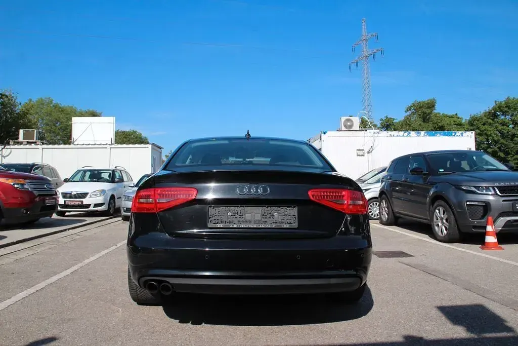 Gebraucht Audi A4 Ambiente 177 PS (130 kW) 2015 Schwarz Limousine