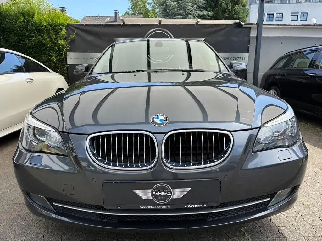 Gebraucht BMW 523 190 PS (139 kW) 2009 Grau Limousine