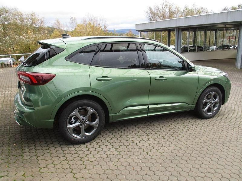 Gebraucht Ford Kuga ST-Line 186 PS (136 kW) 2025 Grün SUV