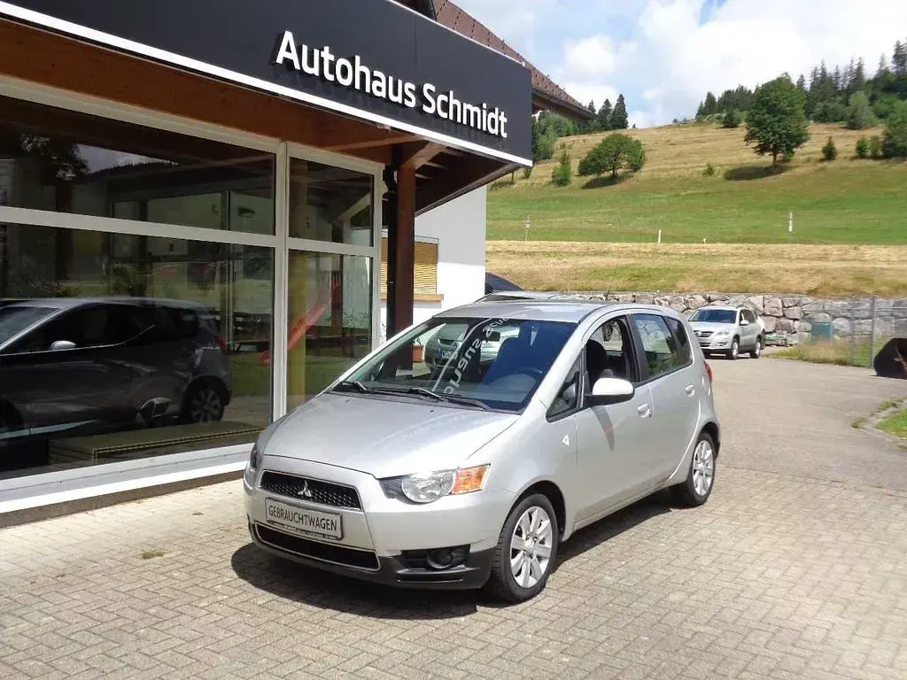Gebraucht Mitsubishi Colt 95 PS (69 kW) 2011 Haag silber Kleinwagen