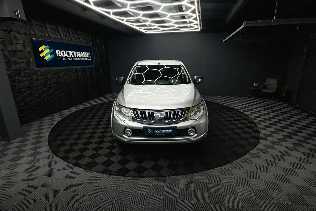 Gebraucht Mitsubishi L200 Plus 181 PS (133 kW) 2017 Silber Pickup