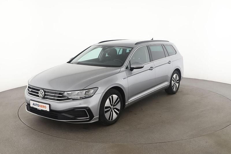 Grau Gebraucht 2020 VW Passat GTE Kombi | 20.170 € (Fairer Preis) - Bild 1/3