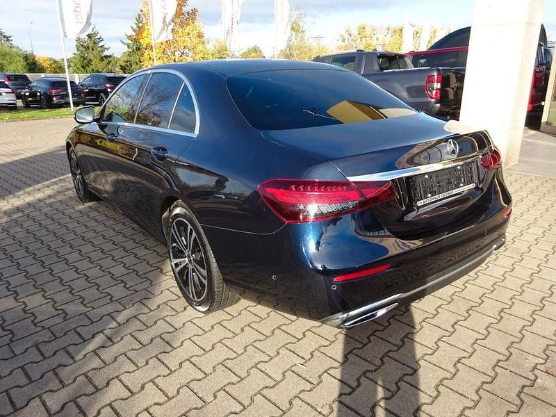 Gebraucht Mercedes E220 Avantgarde 200 PS (147 kW) 2024 Blau Limousine