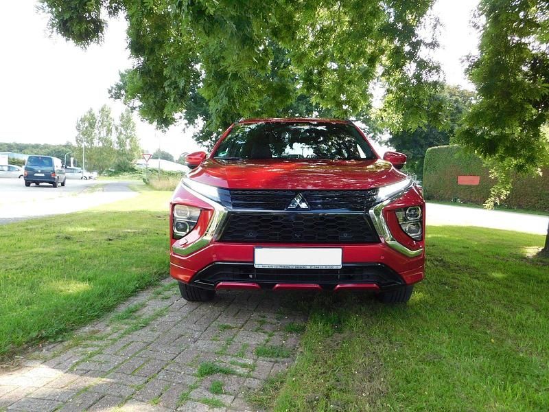 Rot Gebraucht 2022 Mitsubishi Eclipse Cross Select SUV | 22.890 € (Superpreis) - Bild 1/4