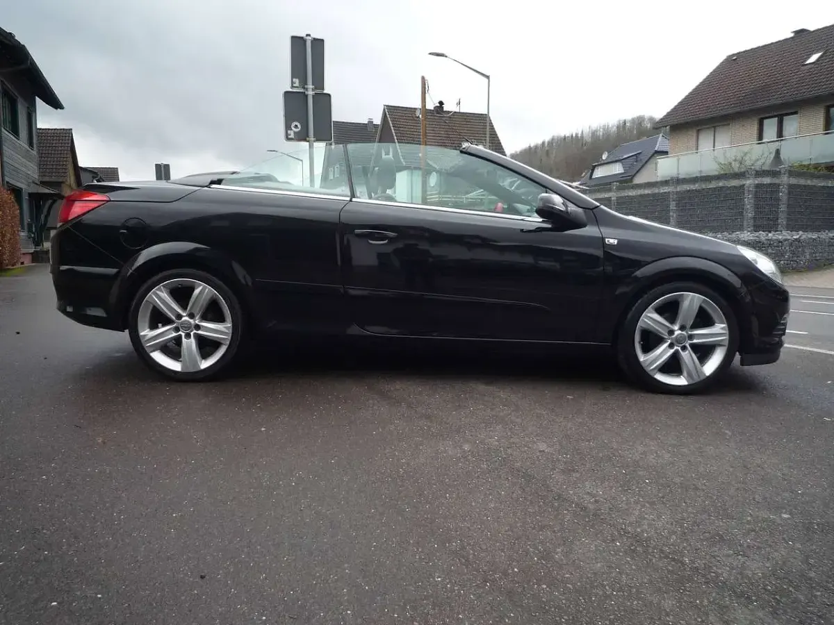 Gebraucht Opel Astra 140 PS (102 kW) 2009 Saphirschwarz mi2 Cabrio